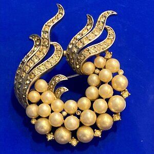 Fabulous midcentury Trifari brooch